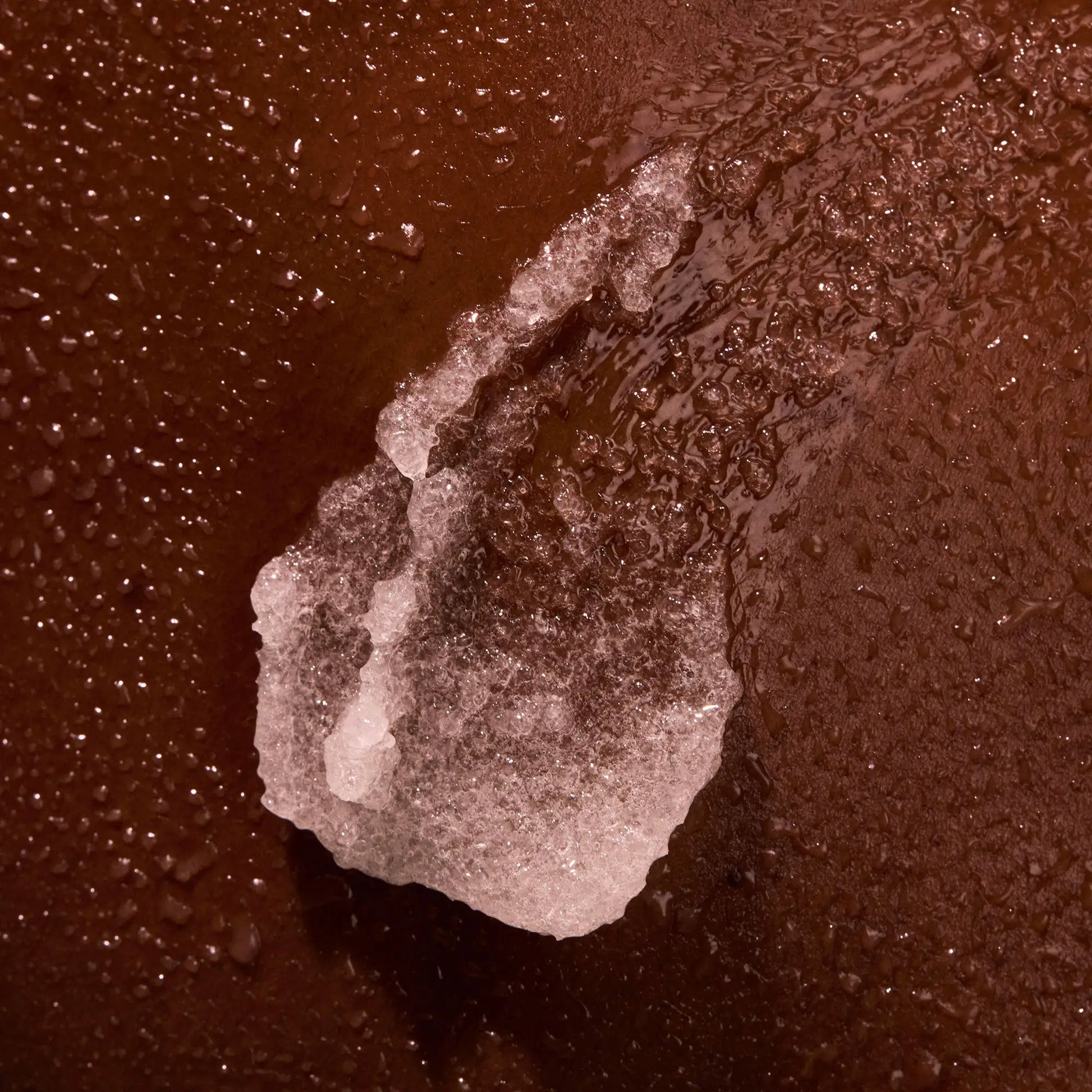 the-glow-getter-multi-oil-body-scrub-q3 NATR-40028-Alt-Image-TheGlowGetterMulti-OilBodyScrub-08.webp
