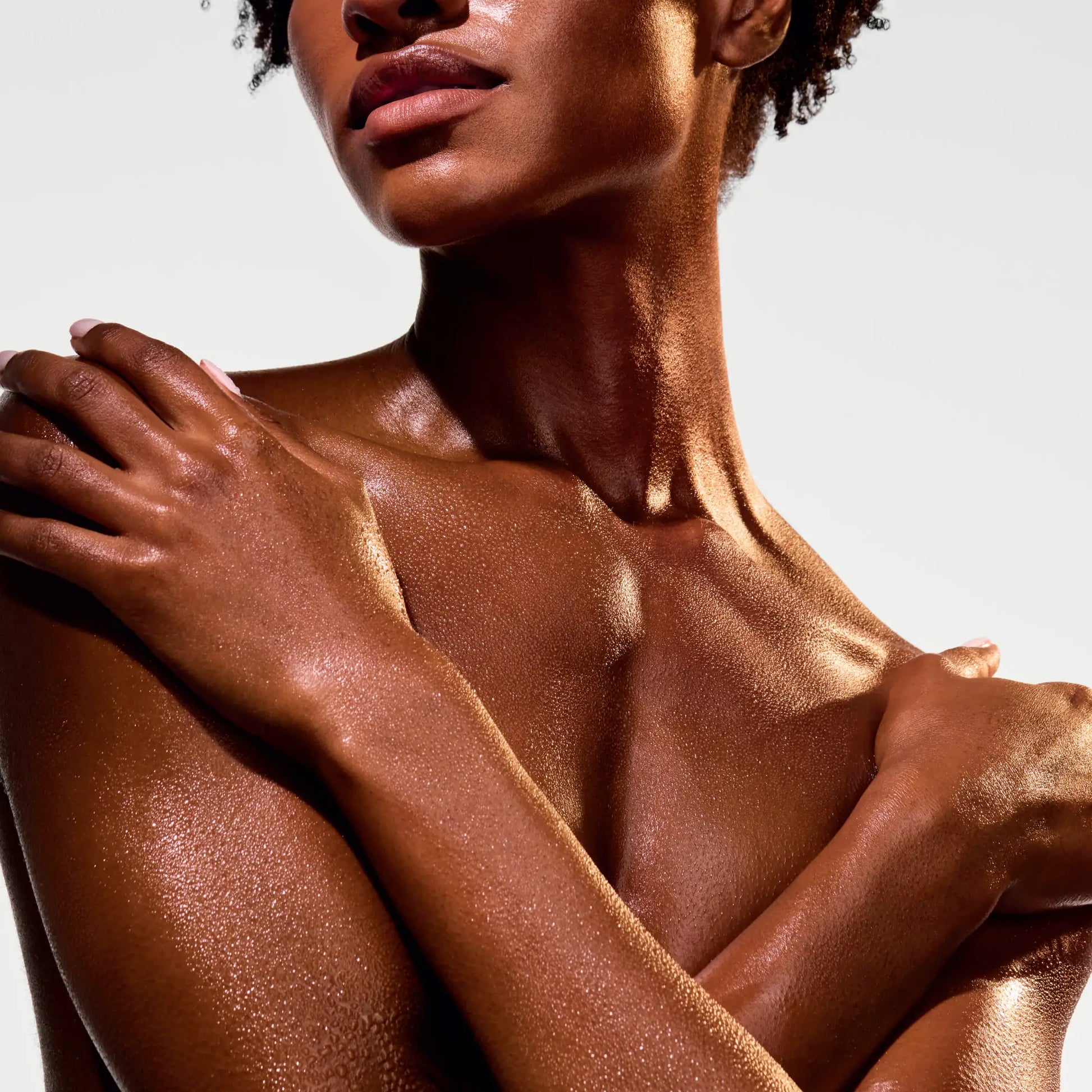 the-glow-getter-multi-oil-body-scrub-q9 NATR-40028-Alt-Image-The_Glow_Getter_Multi-Oil_Body_Scrub-06_1.webp